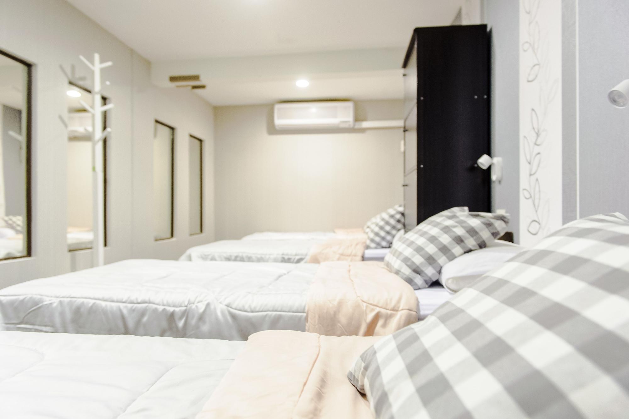 I-Sleep Silom Hostel Bangkok Dış mekan fotoğraf