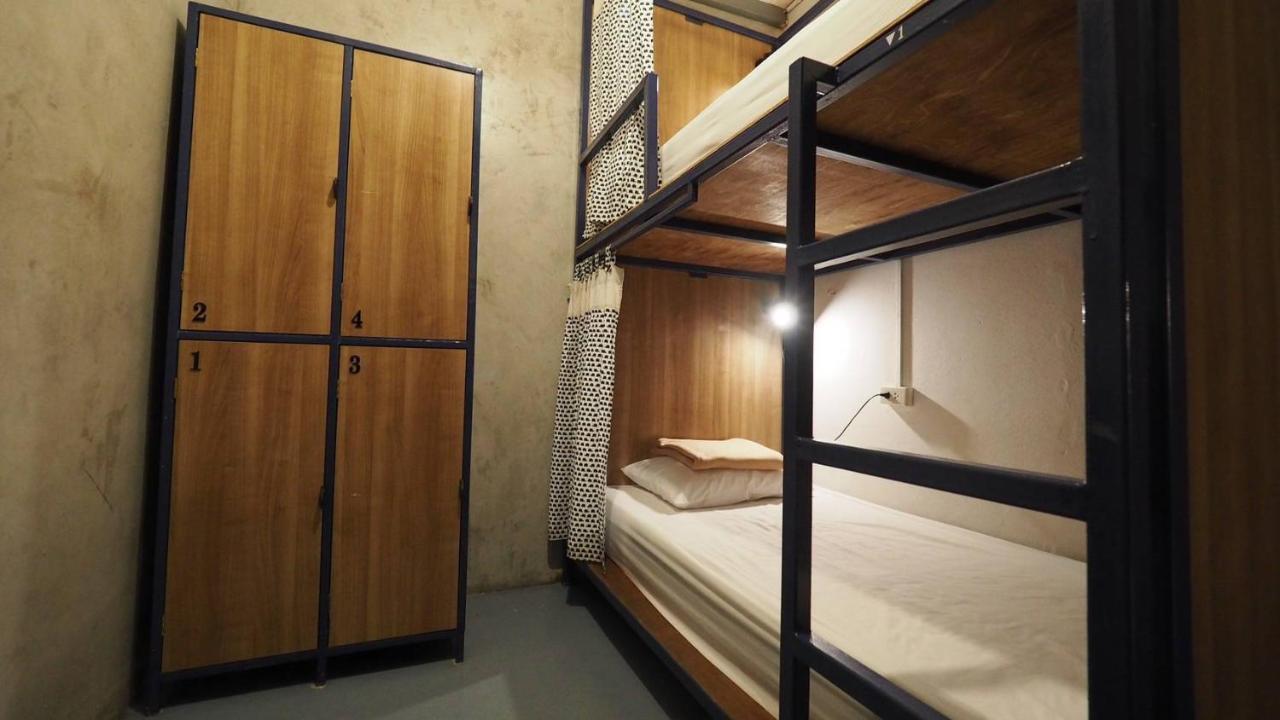 I-Sleep Silom Hostel Bangkok Dış mekan fotoğraf